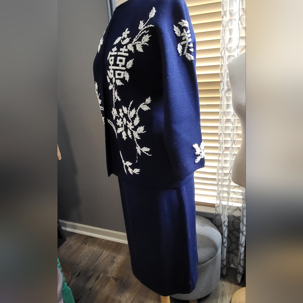 Exquisitely Chic 3-Pc Vintage Wool Knit Skirt Suit - Picture 3 of 8